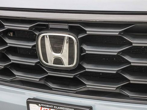 Used 2025 Honda Pilot Sport image 6