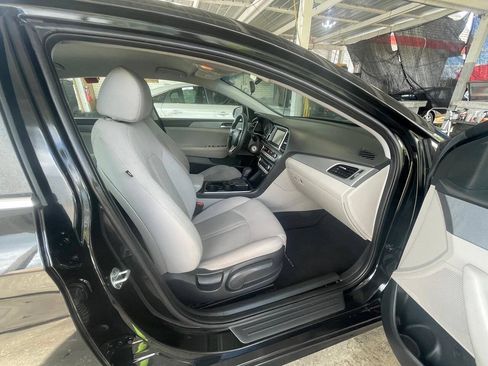 Used 2018 Hyundai Sonata SE w/ Cargo Package FWD image 4