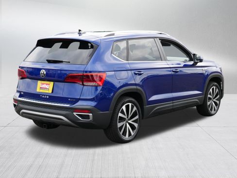 Used 2022 Volkswagen Taos SE w/ Driver Assistance Package AWD/4WD image 7