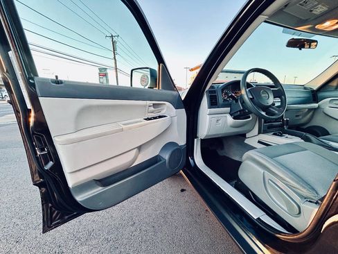 Used 2008 Jeep Liberty Sport w/ Popular Equipment Group image 17