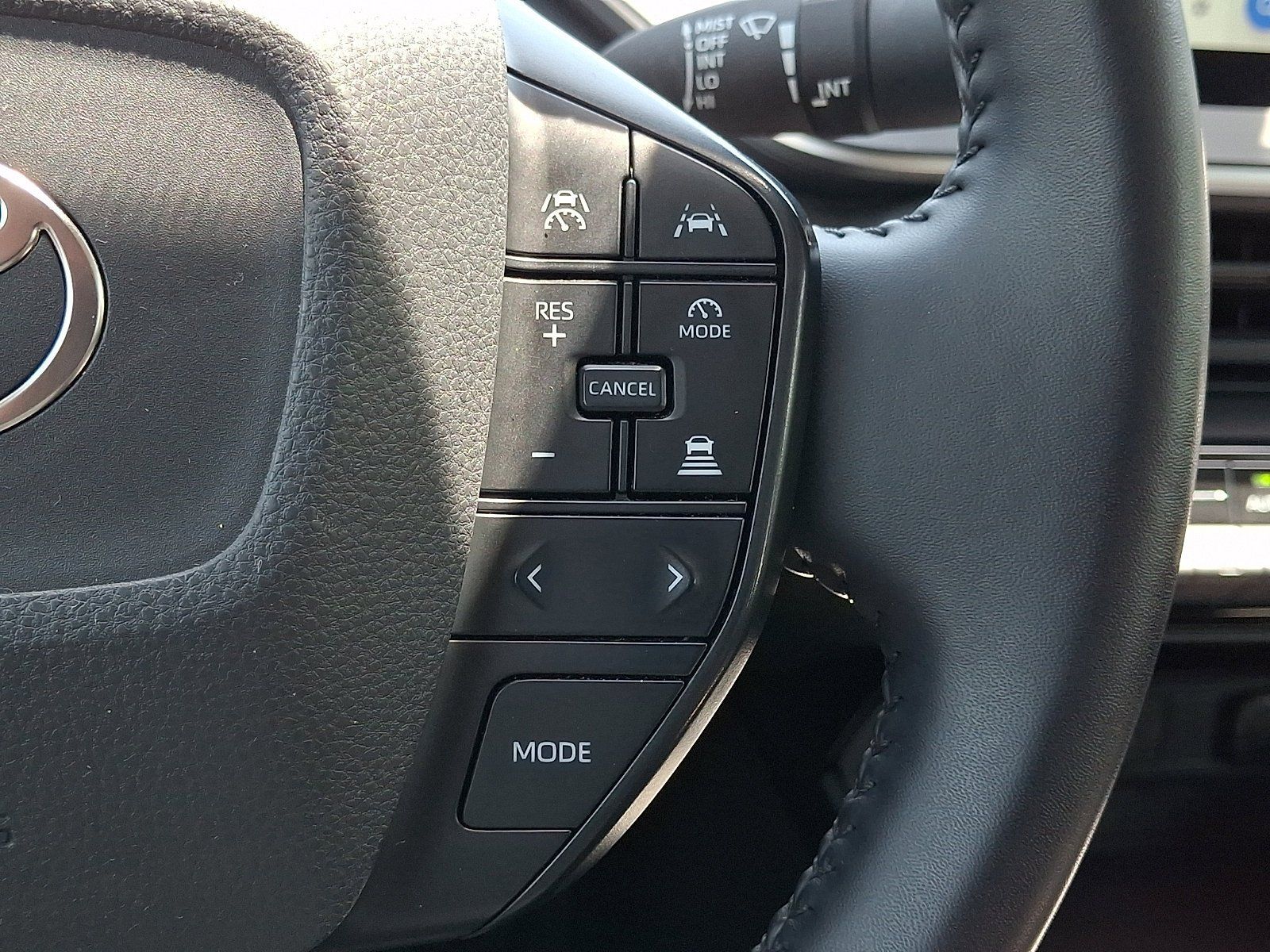 Used 2025 Toyota Prius LE FWD image 23