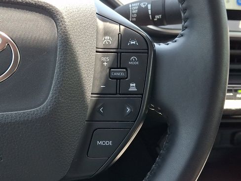Used 2025 Toyota Prius LE FWD image 23