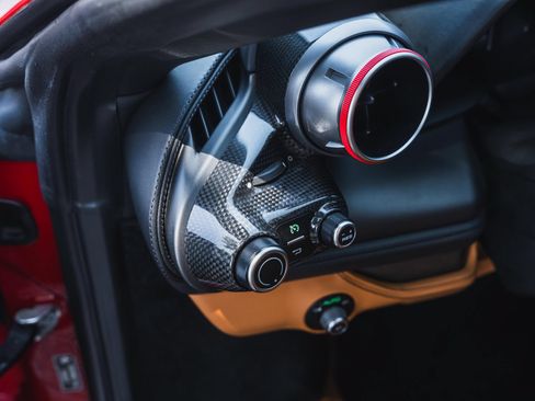 Used 2021 Ferrari F8 Tributo RWD image 79