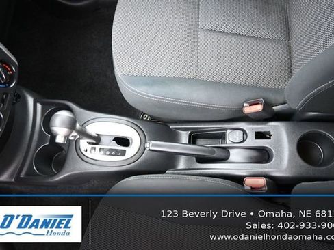 Used 2015 Nissan Versa SV FWD image 33
