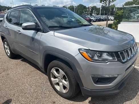 Used 2020 Jeep Compass Latitude w/ Cold Weather Group AWD/4WD image 2