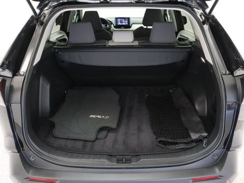 Certified 2024 Toyota RAV4 XLE FWD image 31