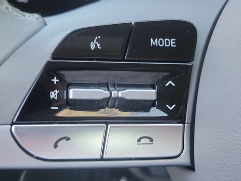 Used 2023 Hyundai Elantra SEL w/ Convenience Package FWD image 8