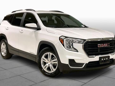 Used 2022 GMC Terrain SLE w/ Driver Convenience Package image 3
