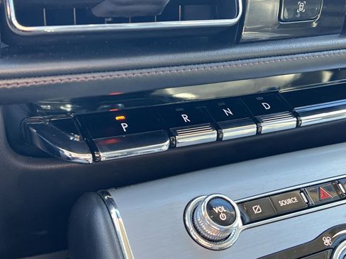 Used 2024 Lincoln Aviator AWD w/ Premium Package image 21