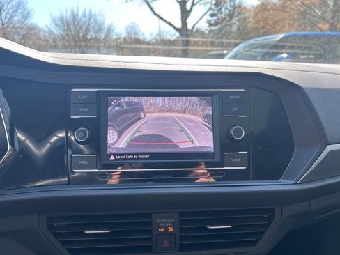 Used 2024 Volkswagen Jetta SE image 4