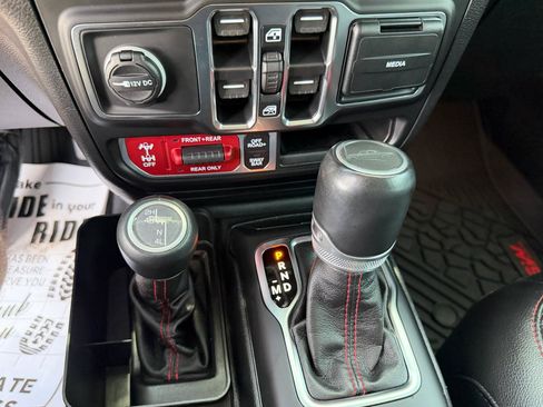 Used 2021 Jeep Gladiator Rubicon AWD/4WD image 25