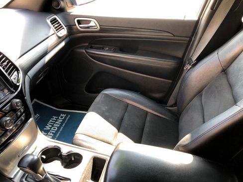 Used 2020 Jeep Grand Cherokee Altitude image 24