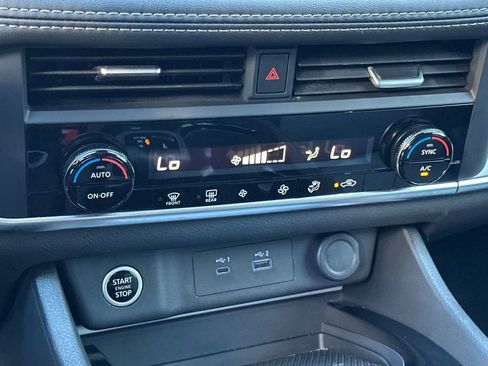 Used 2023 Nissan Rogue SV image 20