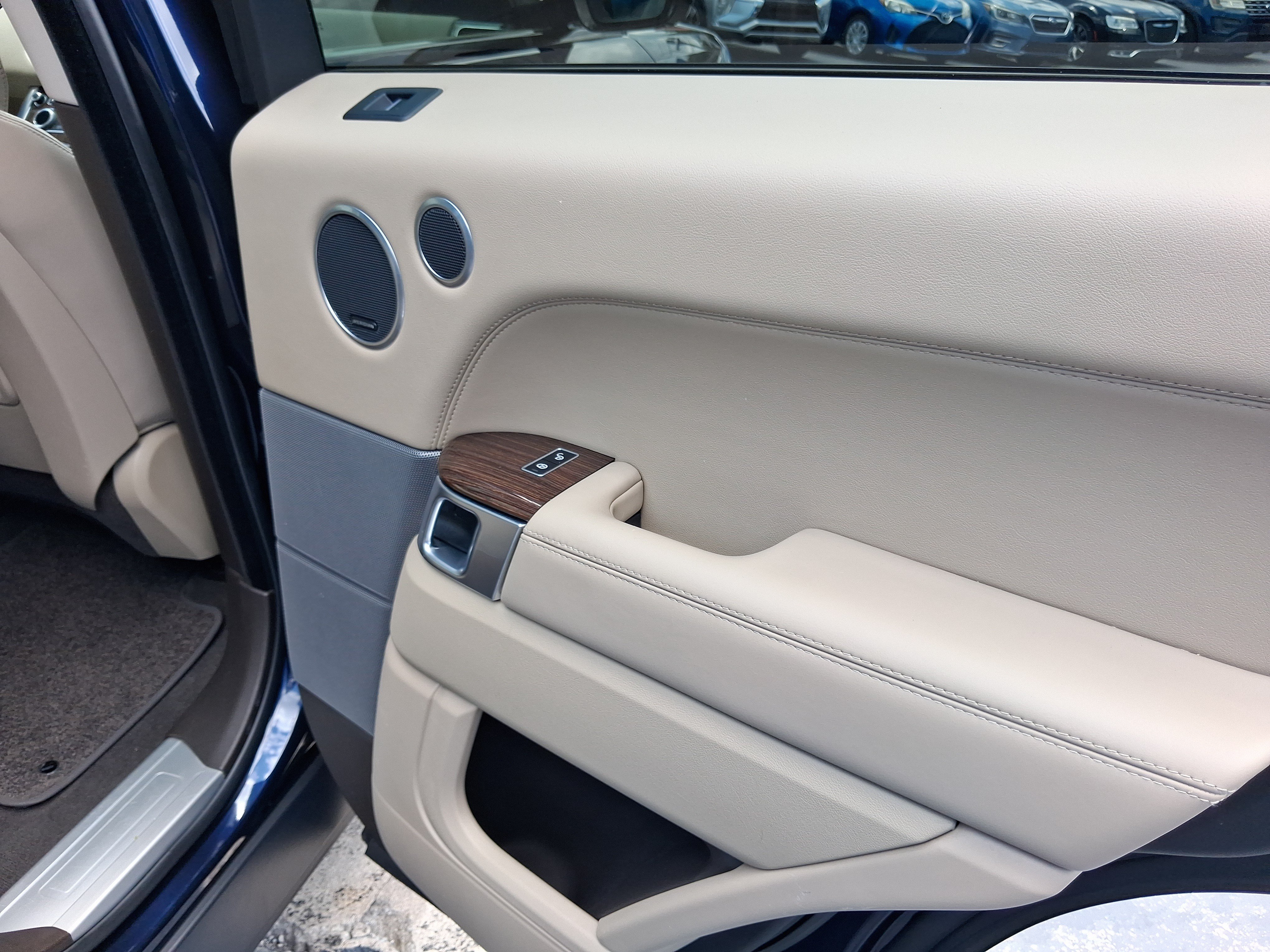 Used 2014 Land Rover Range Rover Sport HSE AWD/4WD image 31