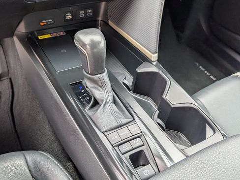 Used 2025 Toyota Camry SE w/ Convenience Package FWD image 16