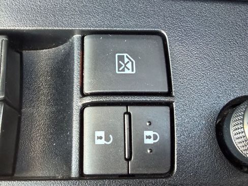 Used 2020 Toyota Tacoma SR5 RWD image 16