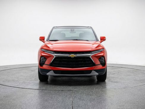 Used 2025 Chevrolet Blazer LT FWD image 2