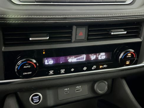 Used 2023 Nissan Rogue SV image 23