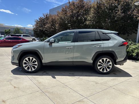 Used 2022 Toyota RAV4 XLE Premium AWD/4WD image 9