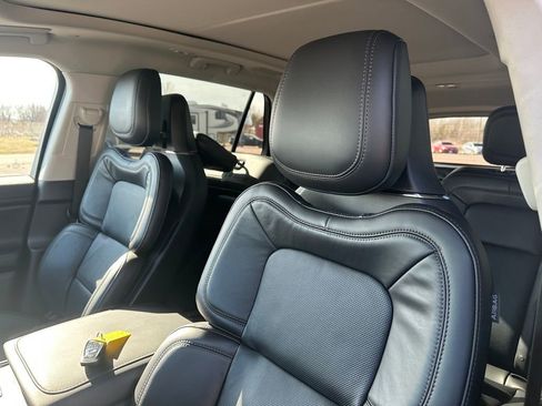 Used 2025 Lincoln Aviator Reserve w/ Equipment Group 201A image 13