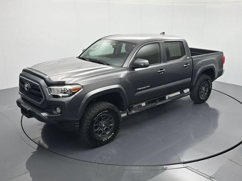 Used 2017 Toyota Tacoma SR5 w/ Tow Package RWD image 27