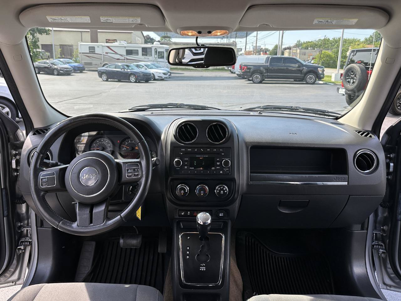 Used 2017 Jeep Patriot Latitude AWD/4WD image 41