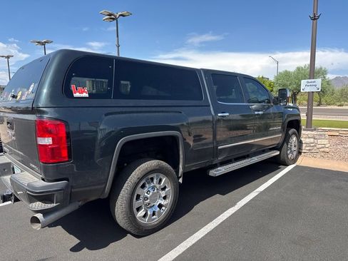 Used 2019 GMC Sierra 2500 Denali w/ Duramax Plus Package AWD/4WD image 6