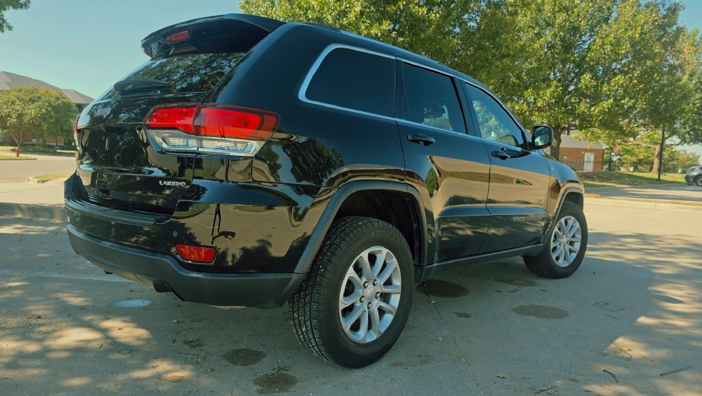 Used 2021 Jeep Grand Cherokee Laredo AWD/4WD image 11