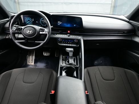 Certified 2025 Hyundai Elantra SEL image 16