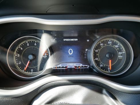 Used 2018 Jeep Cherokee Trailhawk w/ Cold Weather Group image 15