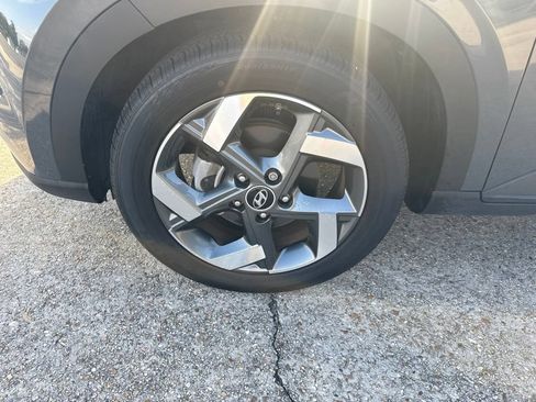Used 2023 Hyundai Venue SEL FWD image 23