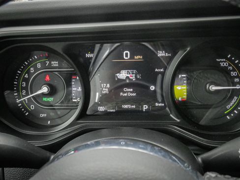 Used 2025 Jeep Wrangler Unlimited Sahara AWD/4WD image 21