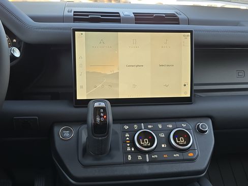 New 2025 Land Rover Defender 110 S image 19