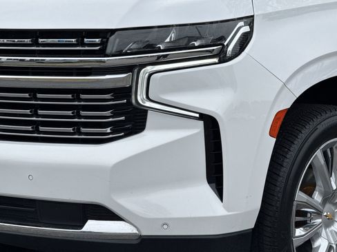 Used 2023 Chevrolet Suburban Premier image 6
