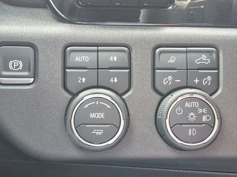 Used 2025 Chevrolet Silverado 1500 High Country w/ Technology Package AWD/4WD image 98