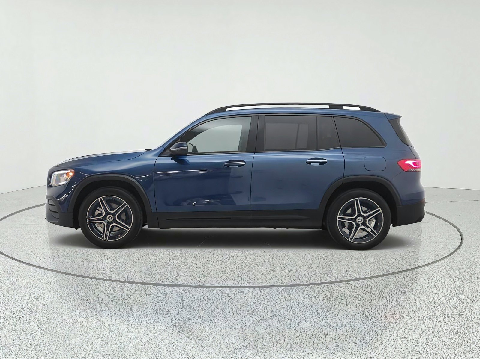 Used 2022 Mercedes-Benz GLB 250 4MATIC image 8