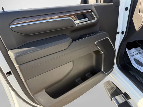 Used 2025 Chevrolet Silverado 2500 LT w/ Convenience Package image 14