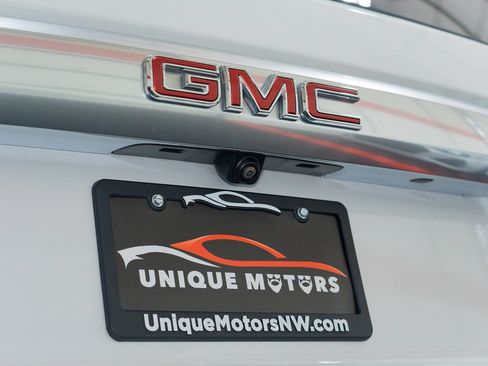 Used 2024 GMC Yukon Denali AWD/4WD image 11