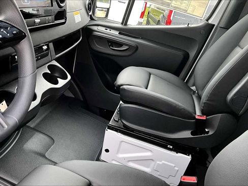 New 2025 Mercedes-Benz Sprinter 2500 image 11