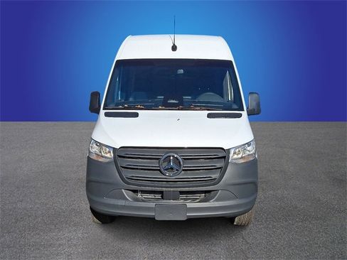 Used 2025 Mercedes-Benz Sprinter 2500 image 2