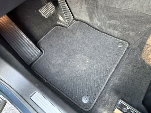 Certified 2023 Volvo XC60 B5 Plus w/ Climate Package image 17