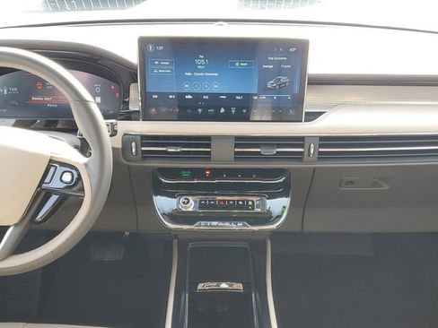 Certified 2024 Lincoln Corsair Premiere image 25