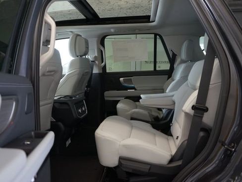 Used 2026 Ford Expedition Platinum w/ Driver's Package image 28