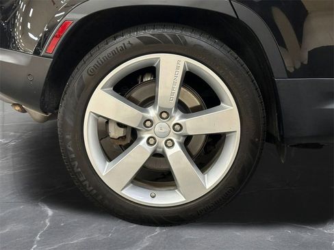 Used 2020 Land Rover Defender 110 First Edition image 32