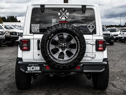 Used 2018 Jeep Wrangler Unlimited Sahara w/ Uconnect 4C Nav & Sound Group AWD/4WD image 12