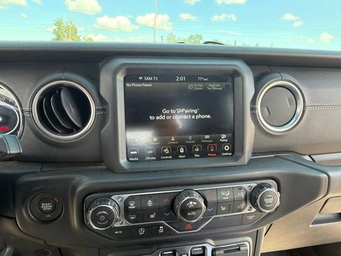 Used 2020 Jeep Wrangler Unlimited Sahara AWD/4WD image 6
