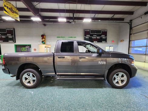 Used 2017 RAM 1500 Express AWD/4WD image 5