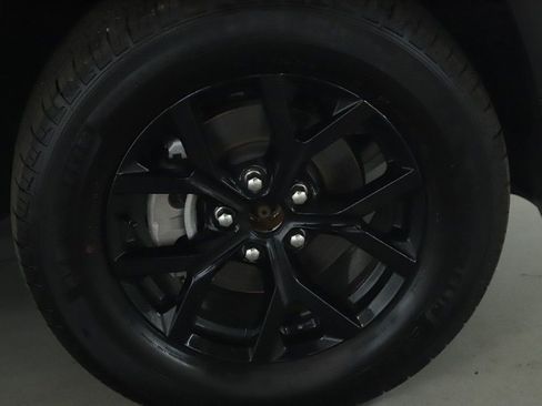 Used 2025 Jeep Grand Cherokee 4WD image 10