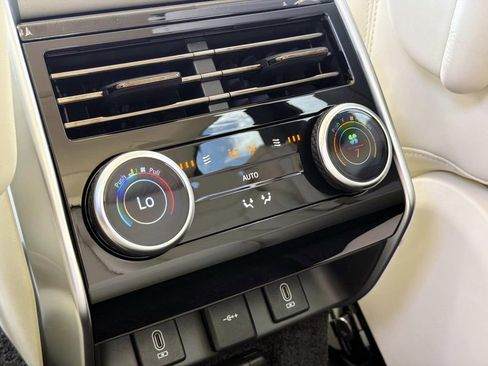 New 2026 Land Rover Range Rover SE image 13