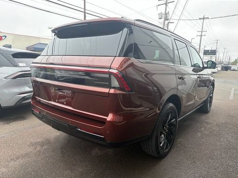 New 2027 Lincoln Navigator Reserve w/ Jet Appearance Package AWD/4WD image 3